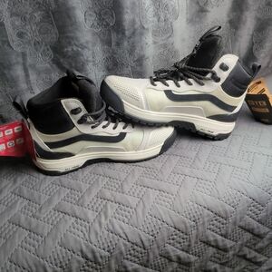 Vans MTE 2 ultra range exo sz 6 men/ 7.5 women